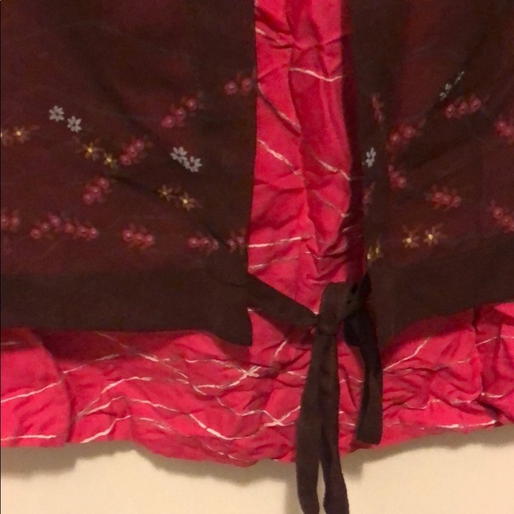 One piece with an elastic in the waist. - Picture 2 of 4